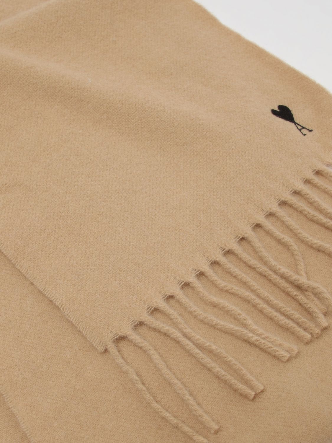 AMI PARIS SCARF: Ami Paris Pure Wool Scarf with Embroidered Logo and Fringed Edges, Beige - Img 3