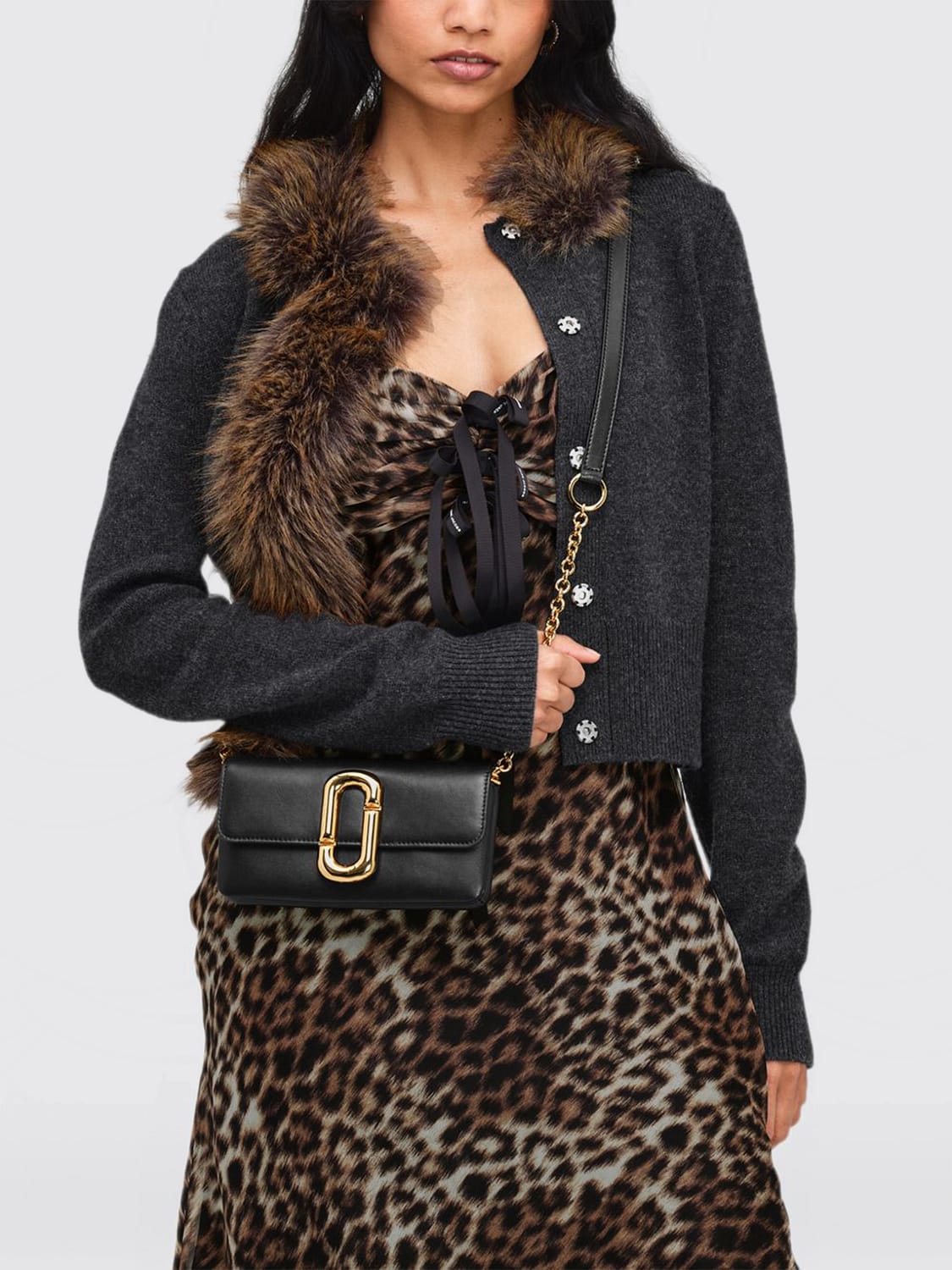 MARC JACOBS MINITASCHE: Marc Jacobs Scene Wallet on Chain aus glattem Kalbsleder, Schwarz - Img 2