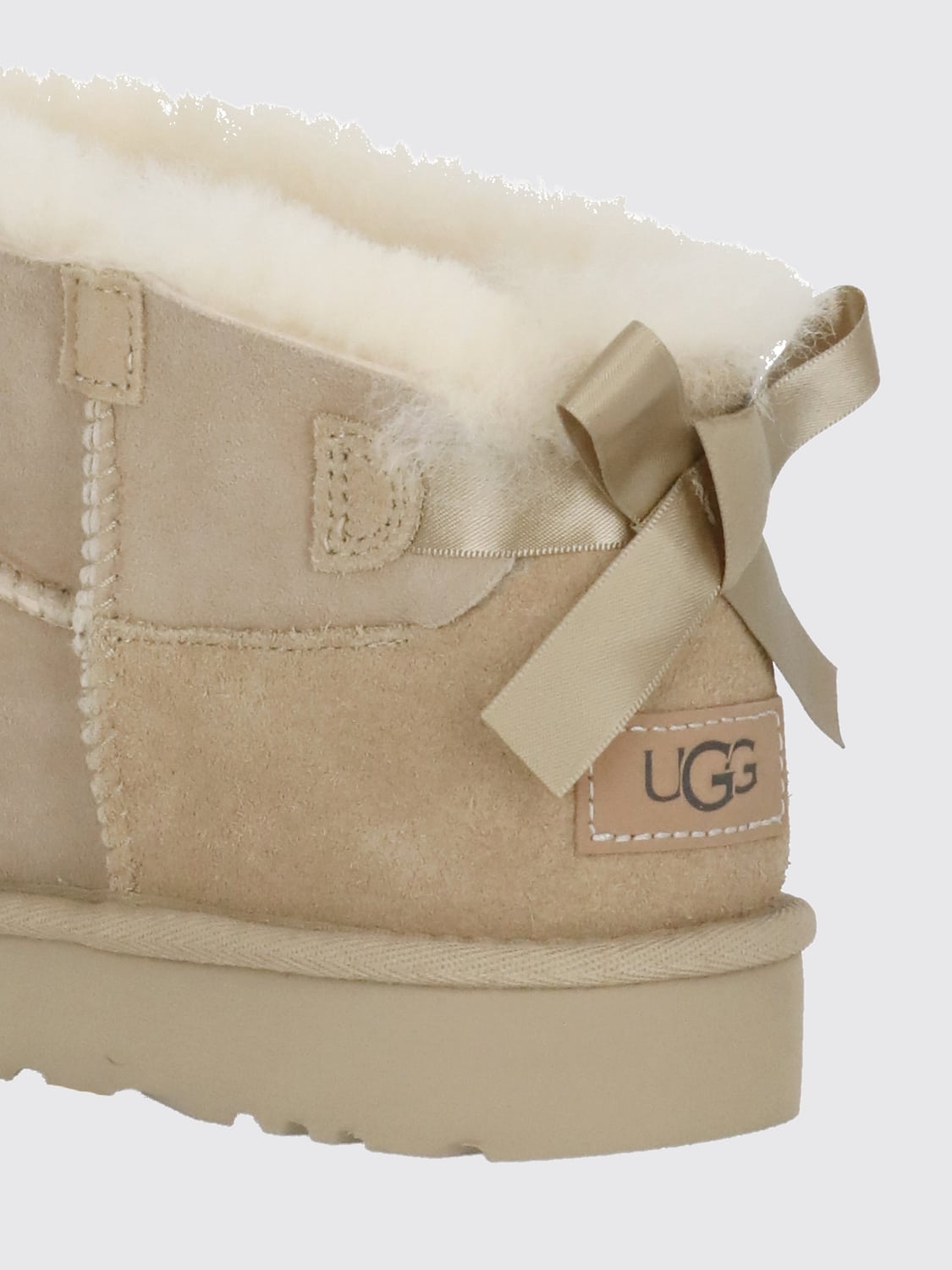 UGG BOTTES: Bottines Ultra Mini Bailey Bow UGG en daim avec nœud arrière, Sable - Img 4