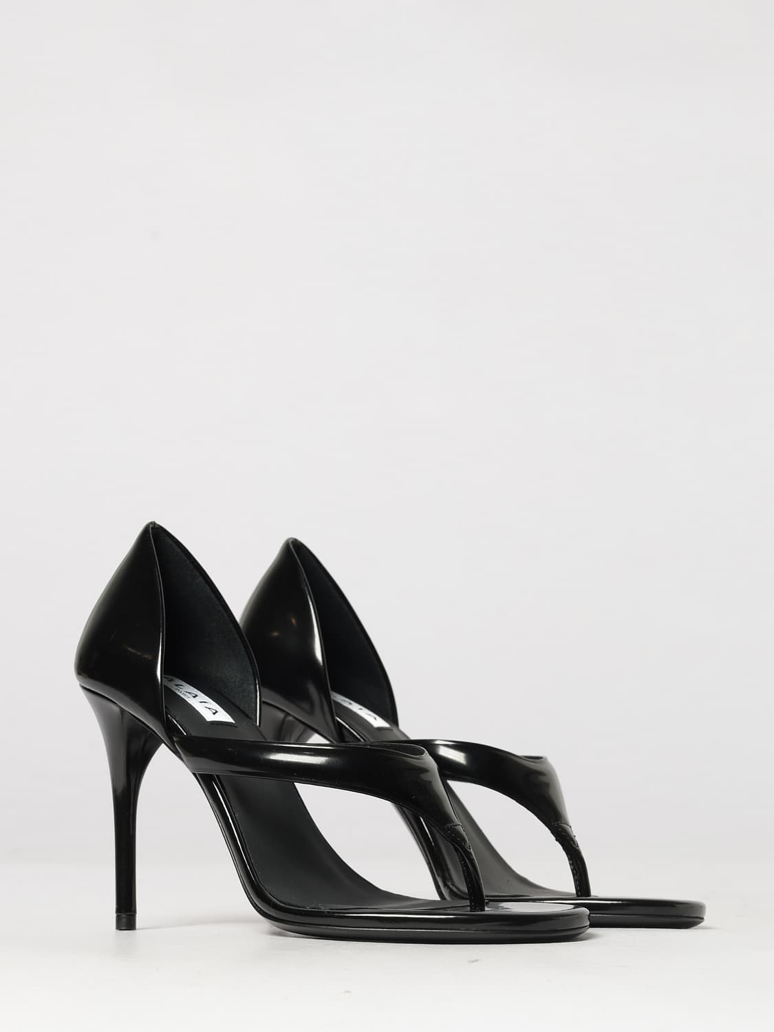 ALAÏA ヒールサンダル: ALAÏA カーフスキンレザー トングミュールサンダル ハイヒールスティレット, ブラック - Img 2