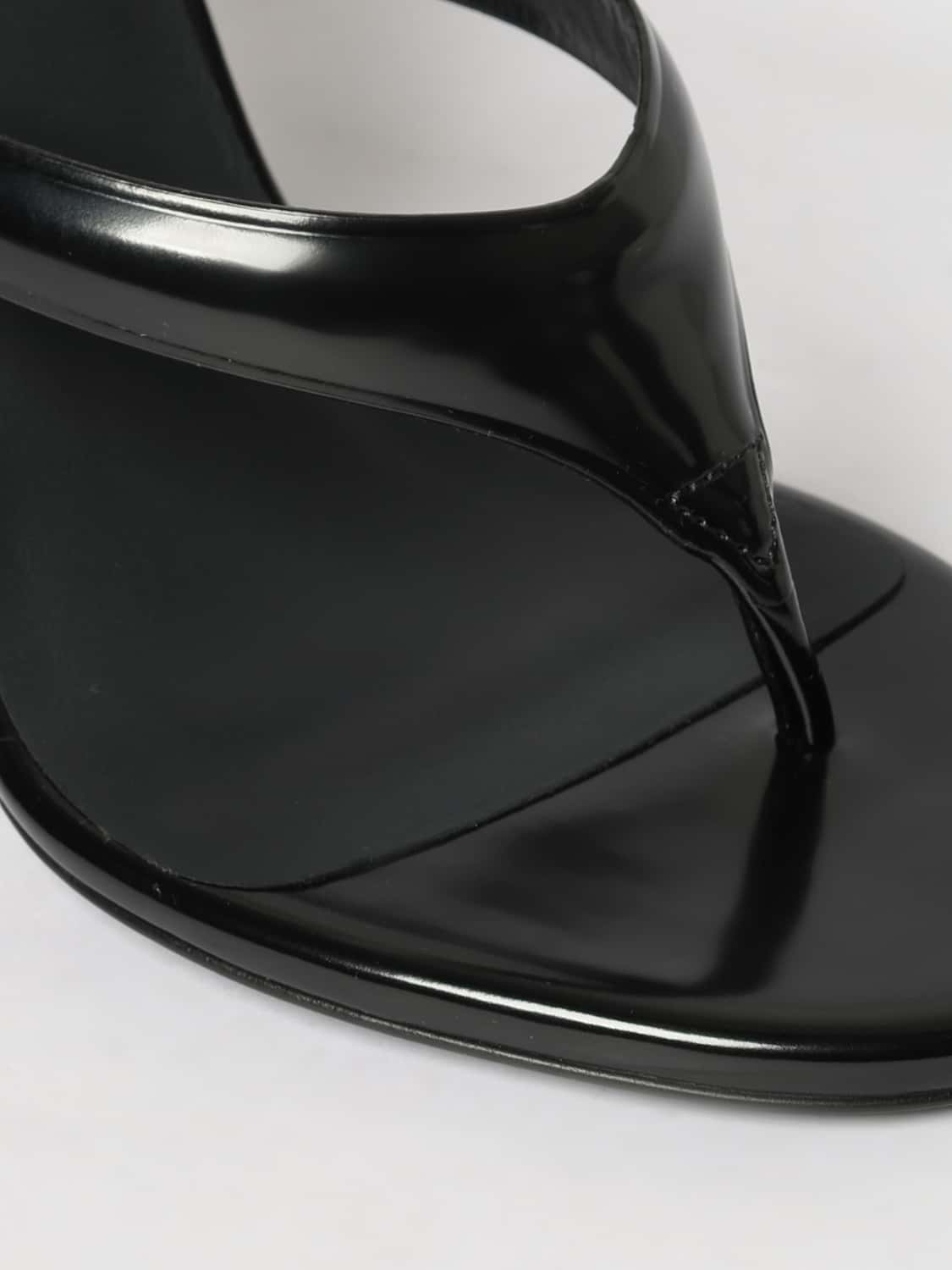 ALAÏA ヒールサンダル: ALAÏA カーフスキンレザー トングミュールサンダル ハイヒールスティレット, ブラック - Img 4
