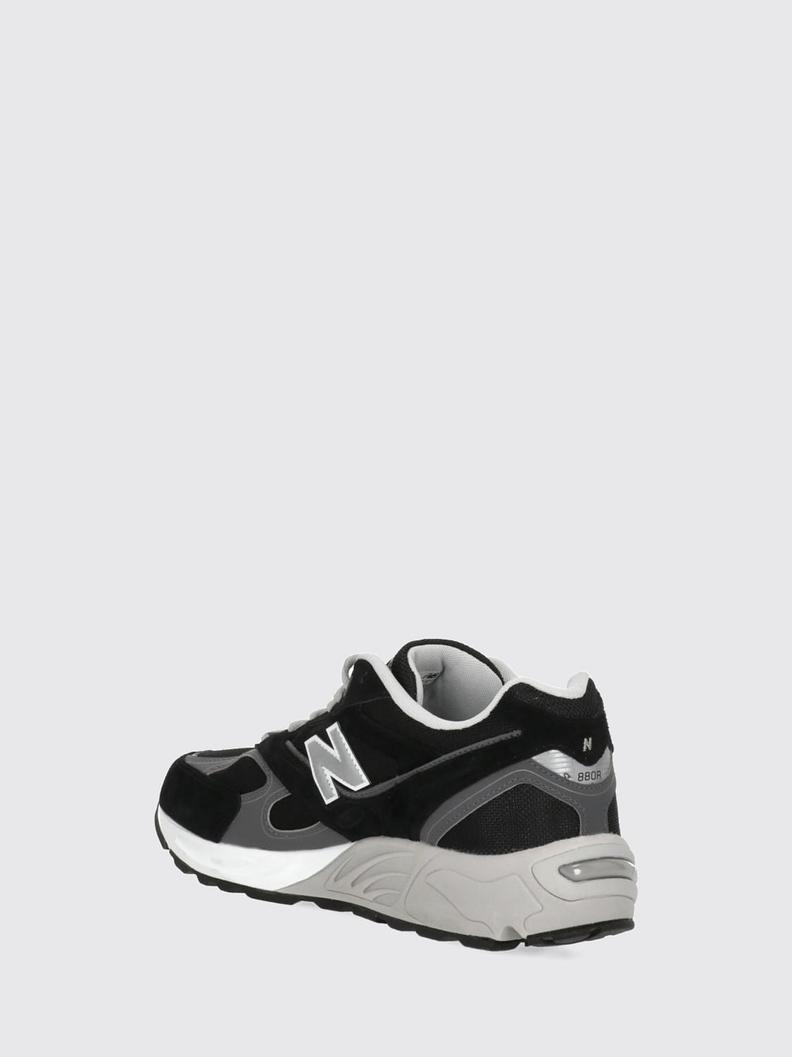 NEW BALANCE SNEAKERS: Sneakers 880R New Balance in camoscio e mesh con suola dentellata, Nero - Img 3