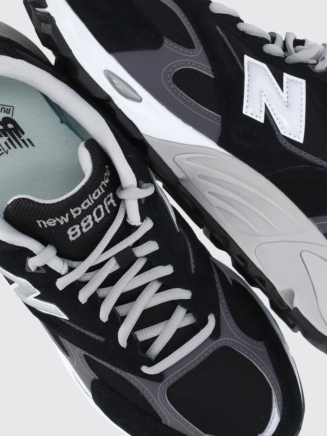 NEW BALANCE SNEAKERS: Sneakers 880R New Balance in camoscio e mesh con suola dentellata, Nero - Img 4