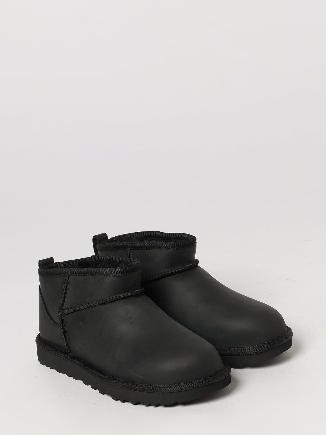 UGG BOOTS: Classic Ultra Mini Ankle Boots UGG in Leather with Shearling Lining, Black - Img 2