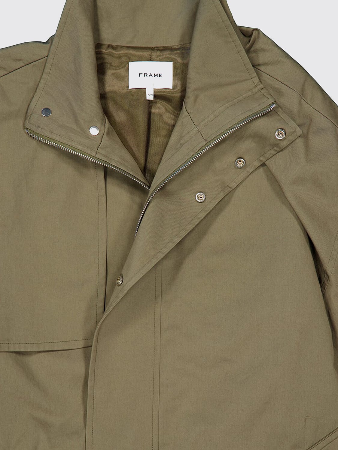 FRAME JACKET: Frame Cropped Cotton Trench Coat with High Neck and Adjustable Waist Belt, Military - Img 4