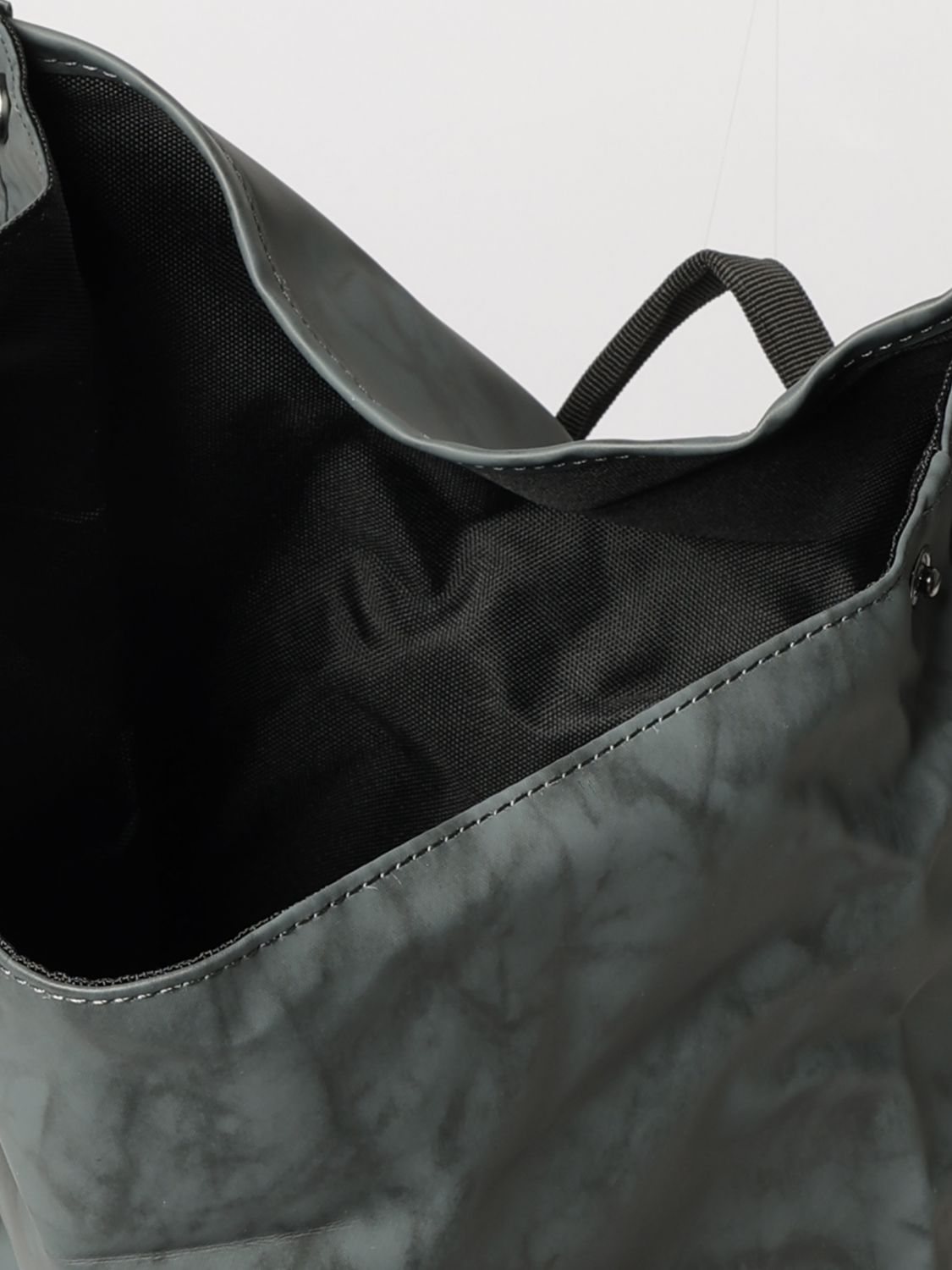 RAINS BACKPACK: Waterproof Rolltop Rucksack Rains with Signature Carabiner Closure, Grey - Img 4