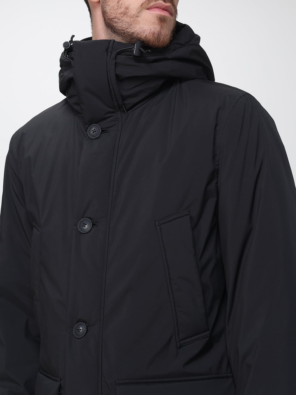 WOOLRICH MANTEL: Woolrich Wasserabweisender kurzer Parka mit Entendaunenfüllung und Kapuze, Schwarz - Img 4