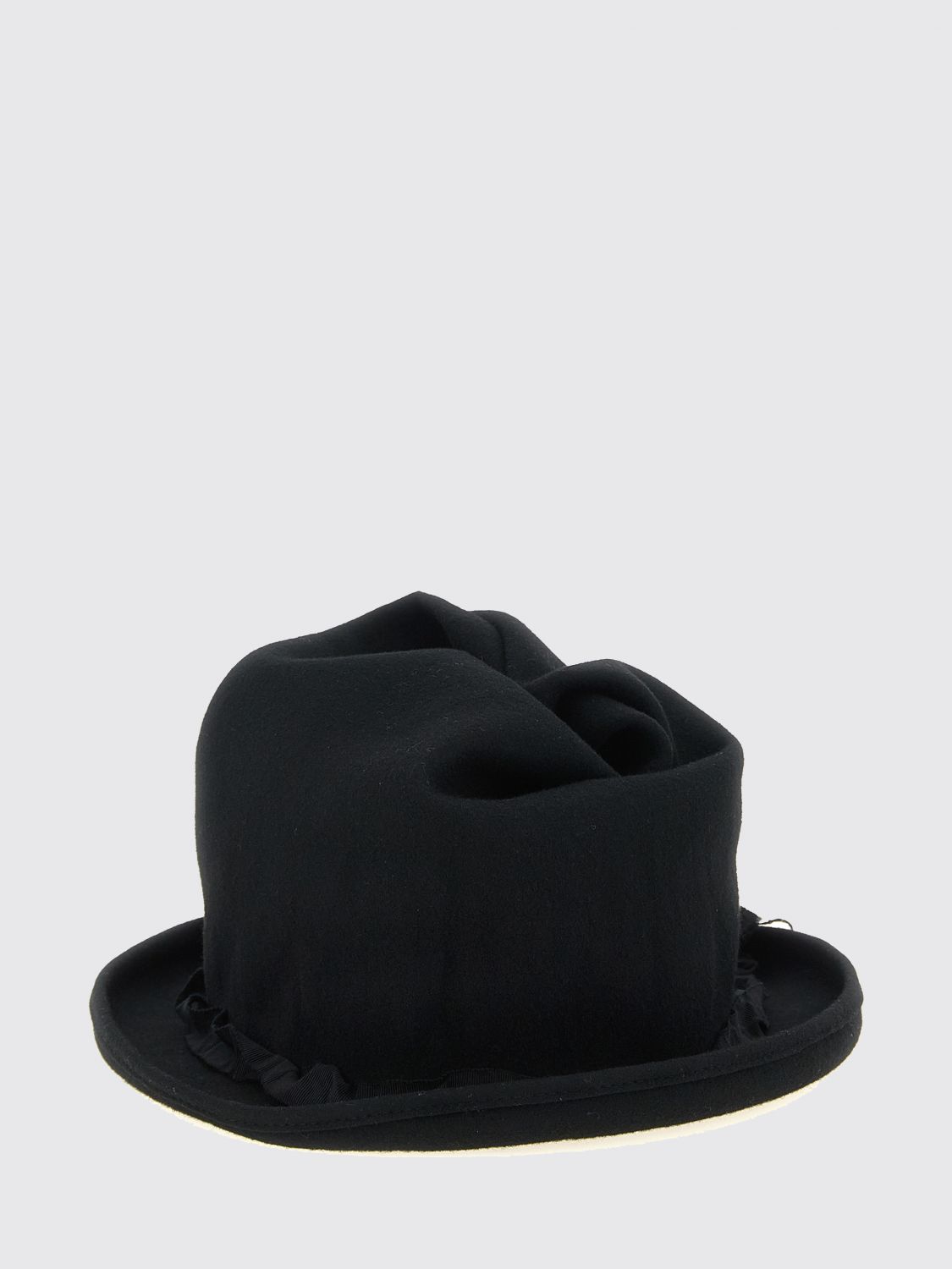 YOHJI YAMAMOTO HAT: Asymmetrical Crushed-Effect Hat Yohji Yamamoto in Wool Felt, Black - Img 2