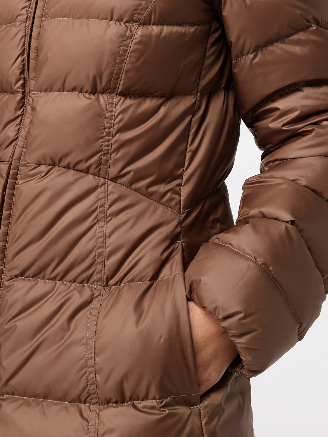 PEUTEREY GIACCA: Piumino Peuterey al ginocchio in nylon trapuntato con cappuccio e tasche a fessura, Marrone - Img 4