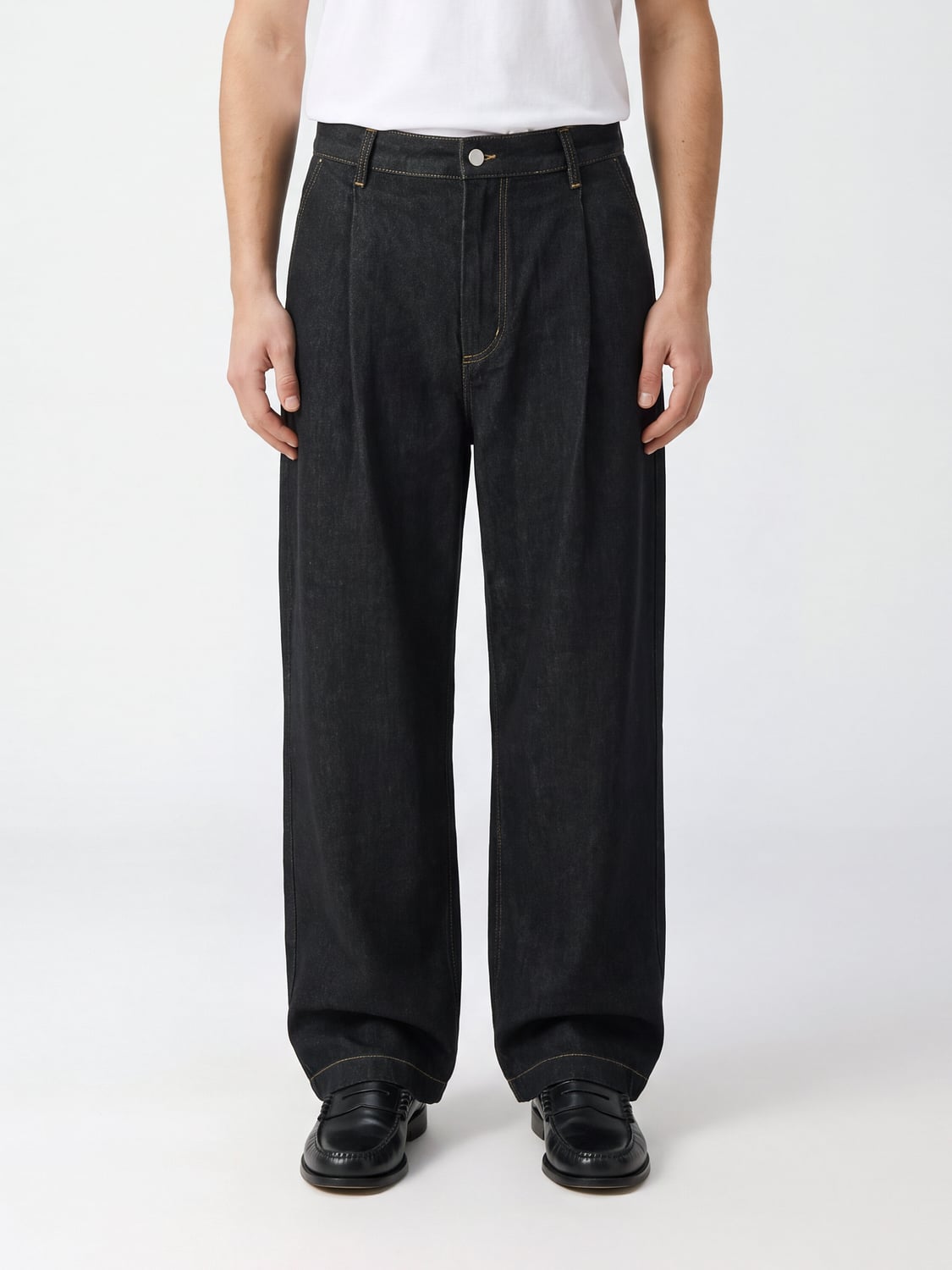 STUDIO NICHOLSON PANTS: Puch Wide-Leg Pleated Jeans Studio Nicholson in Cotton Denim, Black - Img 1
