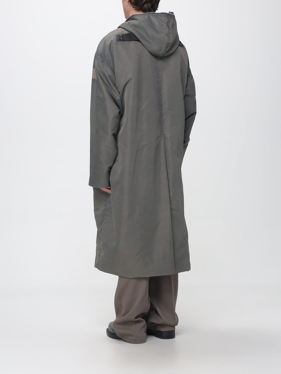 RICK OWENS COAT: Rick Owens Oversized Long Water-Repellent Nylon Parka with Hood and Zip, Grey - Img 3
