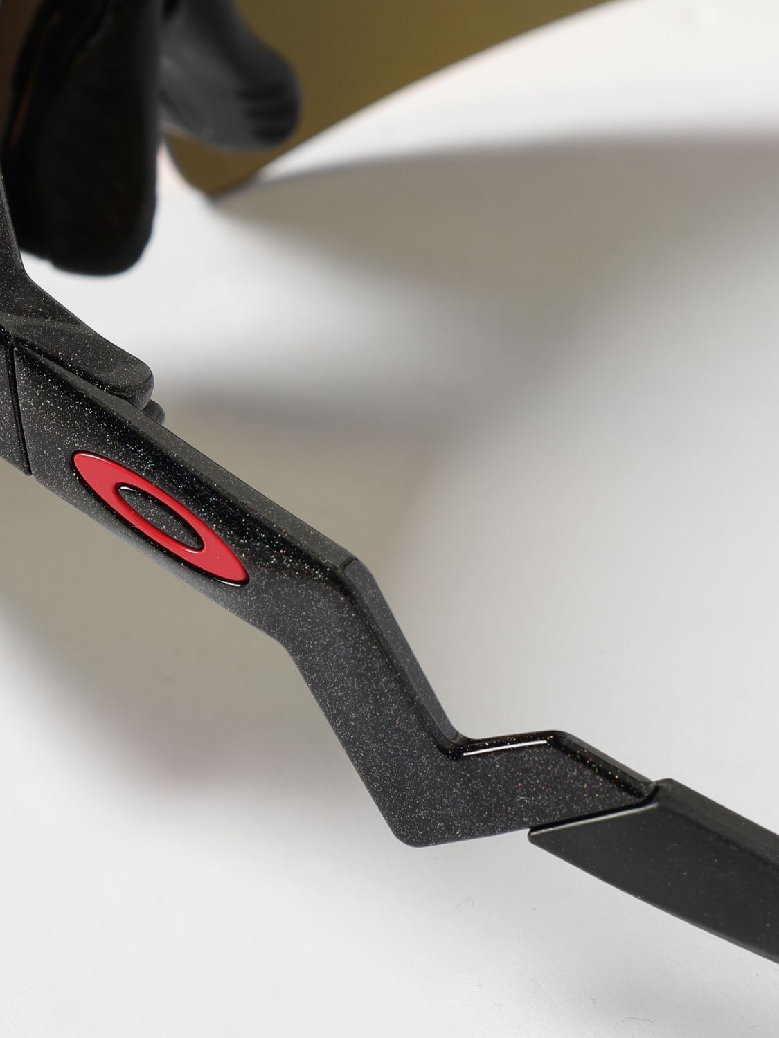 OAKLEY СОЛНЦЕЗАЩИТНЫЕ ОЧКИ: Солнцезащитные очки Мужское Oakley, Черный - Img 4