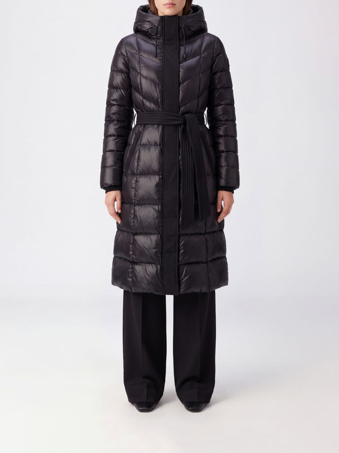 MACKAGE JACKE: Langer gesteppter Daunenmantel von Mackage aus recyceltem Nylon mit Kapuze und Gürtel, Schwarz - Img 1