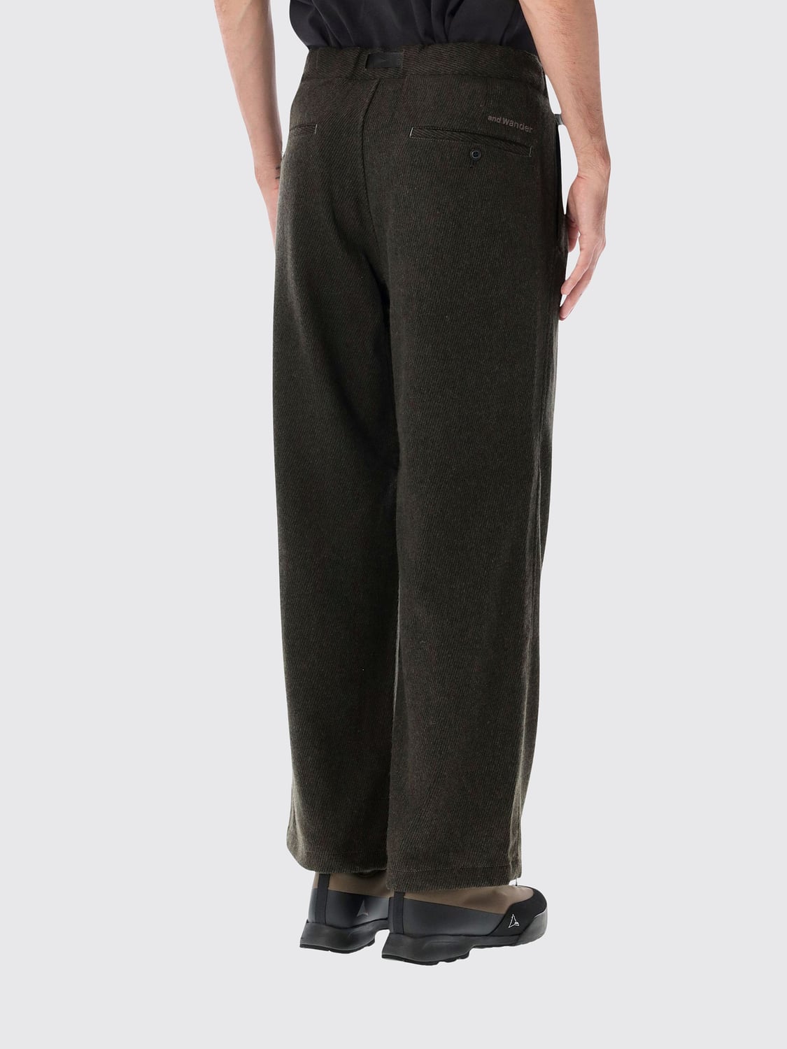 AND WANDER PANTS: Pants men And Wander, Kaki - Img 2