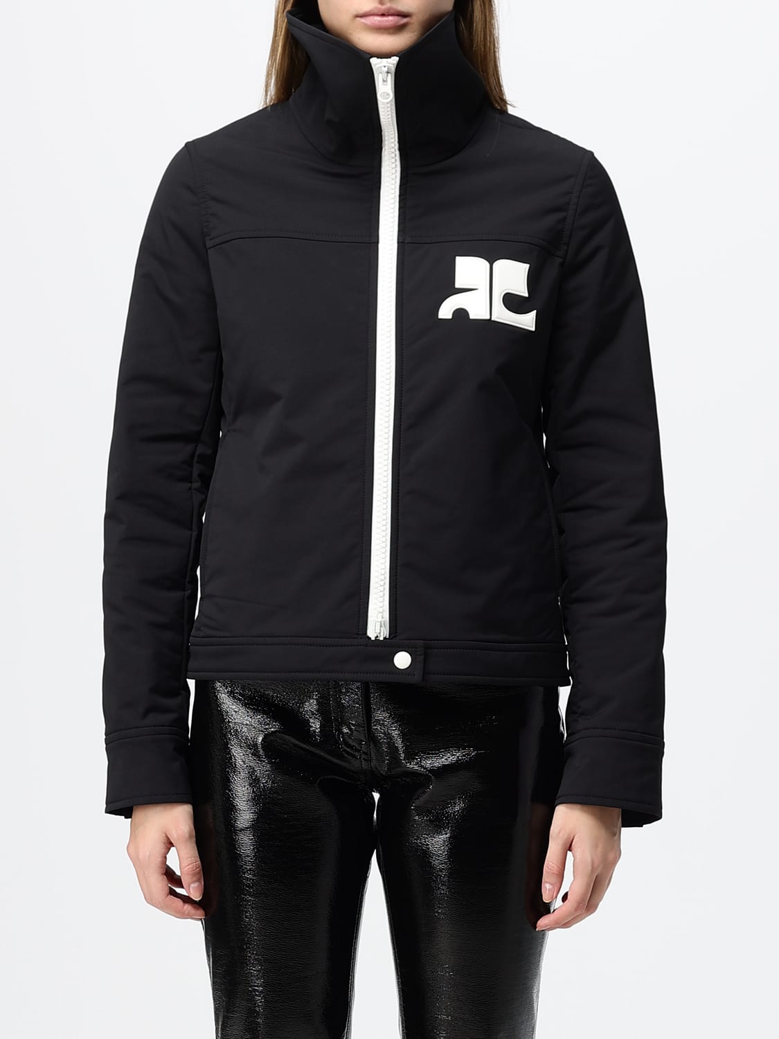 COURRÈGES JACKE: Kurze Polyester-Windjacke von Courrèges mit Kontrastlogo, Schwarz - Img 1