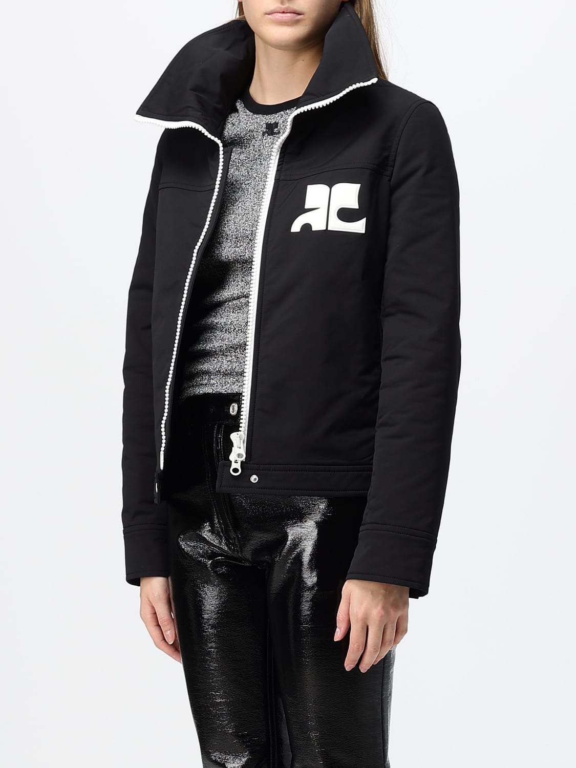 COURRÈGES JACKE: Kurze Polyester-Windjacke von Courrèges mit Kontrastlogo, Schwarz - Img 4