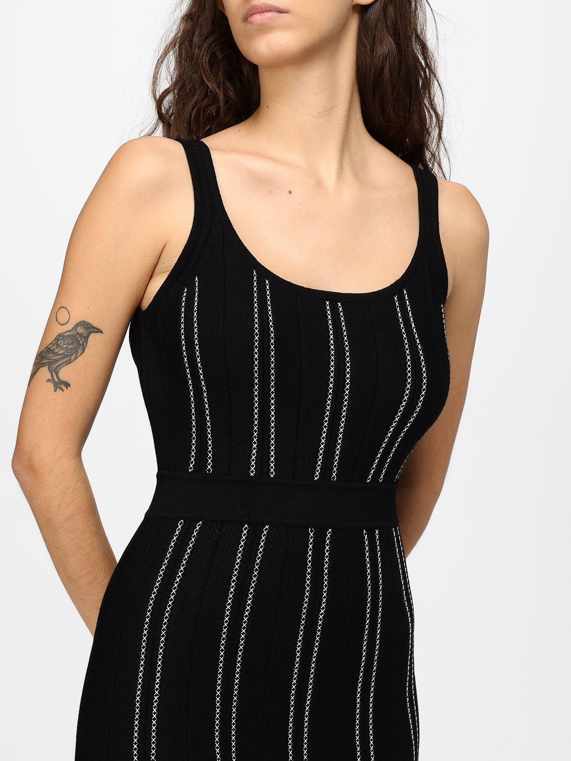 ELISABETTA FRANCHI ABITO: Abito midi a tubino Elisabetta Franchi in maglia a righe con spalle scoperte, Nero - Img 3