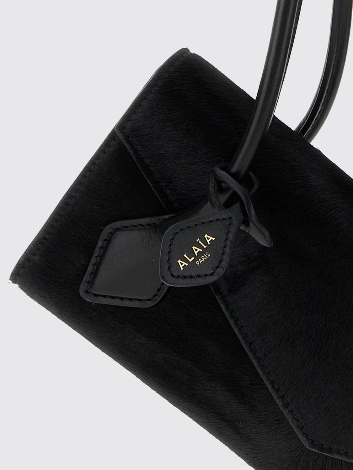 ALAÏA SHOULDER BAG: Le Teckel Flap Leather Shoulder Bag Alaïa with Envelope Closure, Black - Img 4