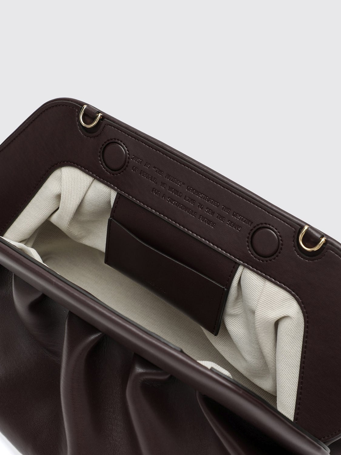 THEMOIRÈ POCHETTE: Pochette Bios Themoirè en cuir vegan à design drapé, Cacao - Img 4