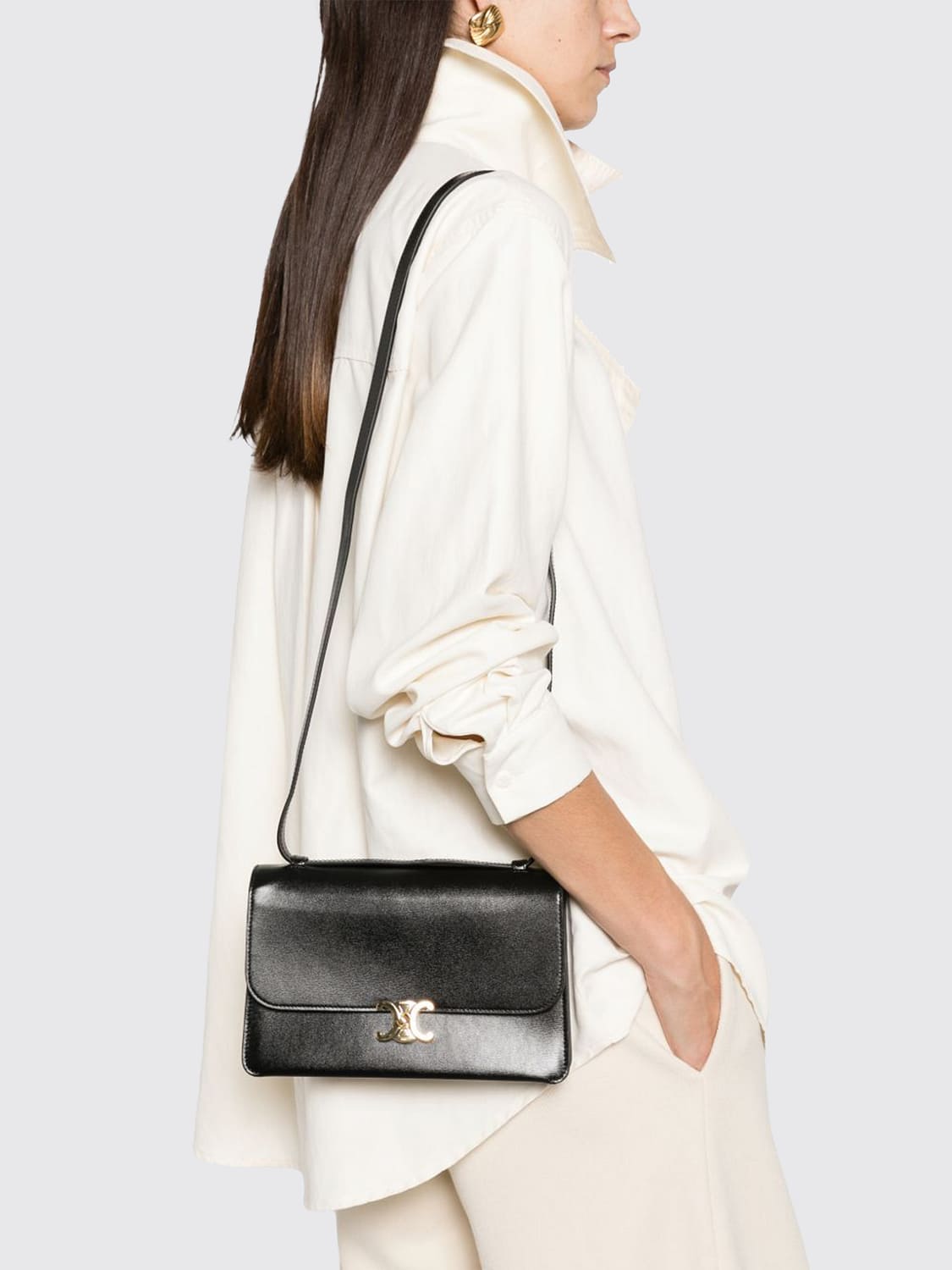 CELINE BORSA A TRACOLLA: Borsa a tracolla Triomphe CELINE in pelle di vitello con monogramma, Nero - Img 2