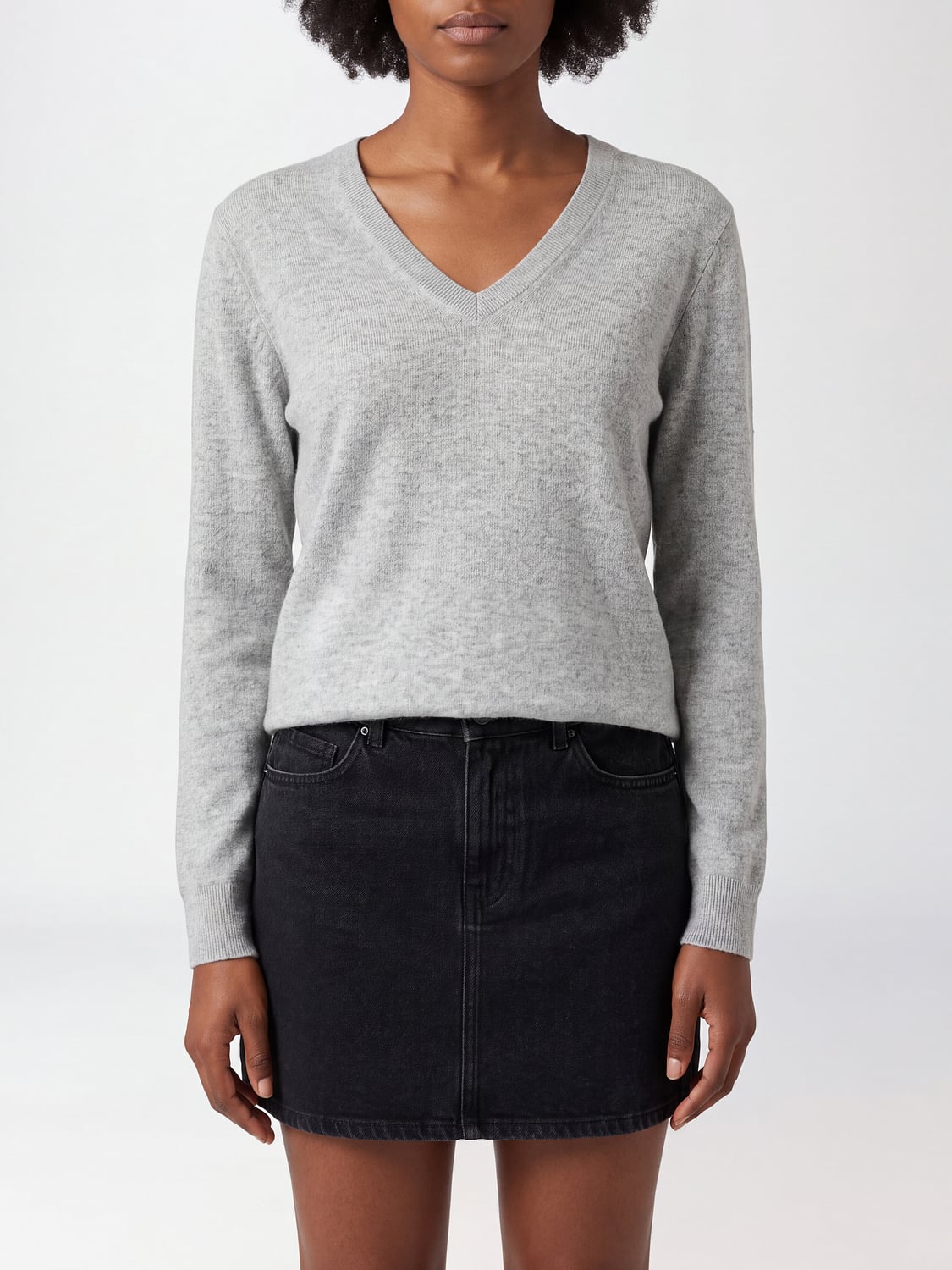 VINCE PULLOVER: V-Ausschnitt-Pullover von Vince aus reinem Kaschmir mit langen Ärmeln, Grau - Img 1