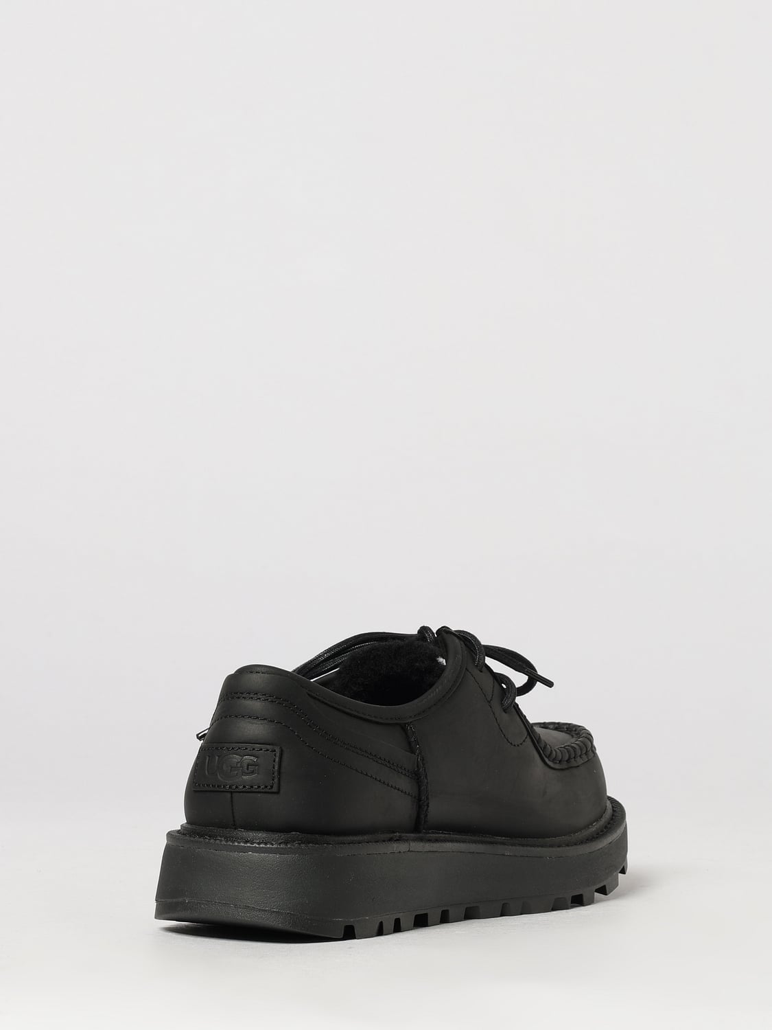 UGG ZAPATOS DE CORDONES: Botines chukka Loften UGG de piel engrasada con forro interior de lana, Negro - Img 3