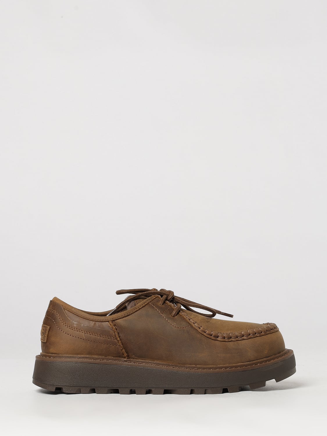 UGG ZAPATOS DE CORDONES: Botines chukka Loften UGG de piel engrasada con forro interior de lana, Marrón - Img 1