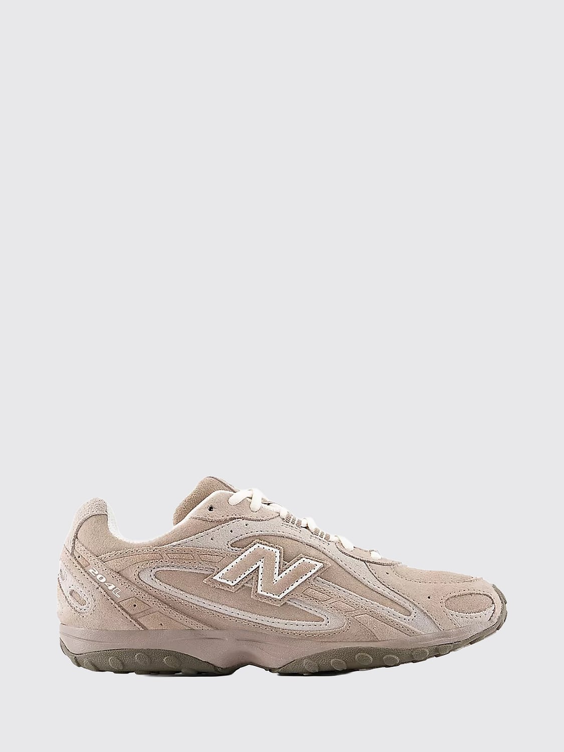 NEW BALANCE SNEAKERS: Sneakers low top 204L New Balance in pelle scamosciata con logo applicato, Marrone - Img 1