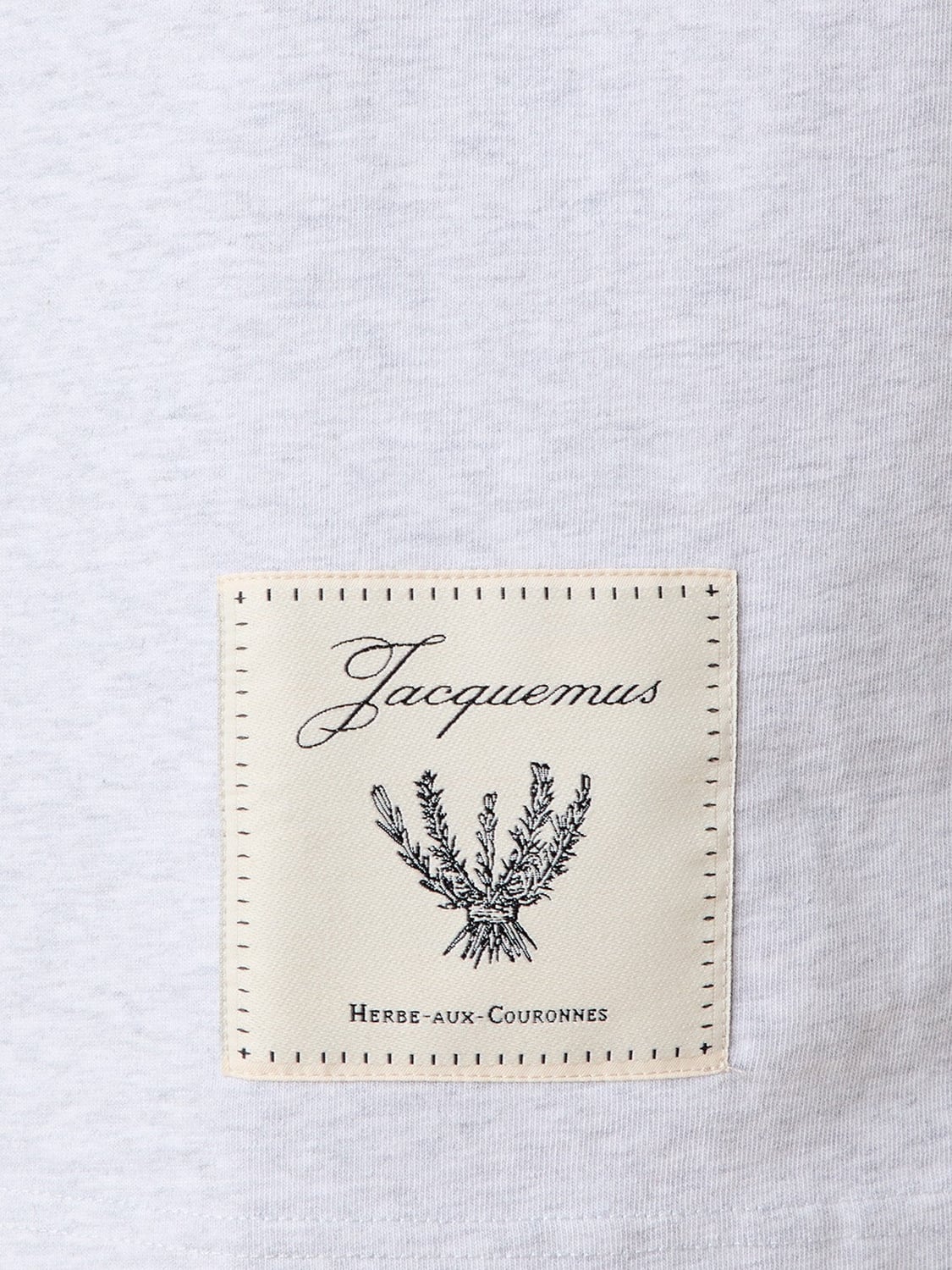 JACQUEMUS ФУТБОЛКА: Хлопковая футболка Jacquemus свободного кроя с контрастным логотипом, Серый - Img 3