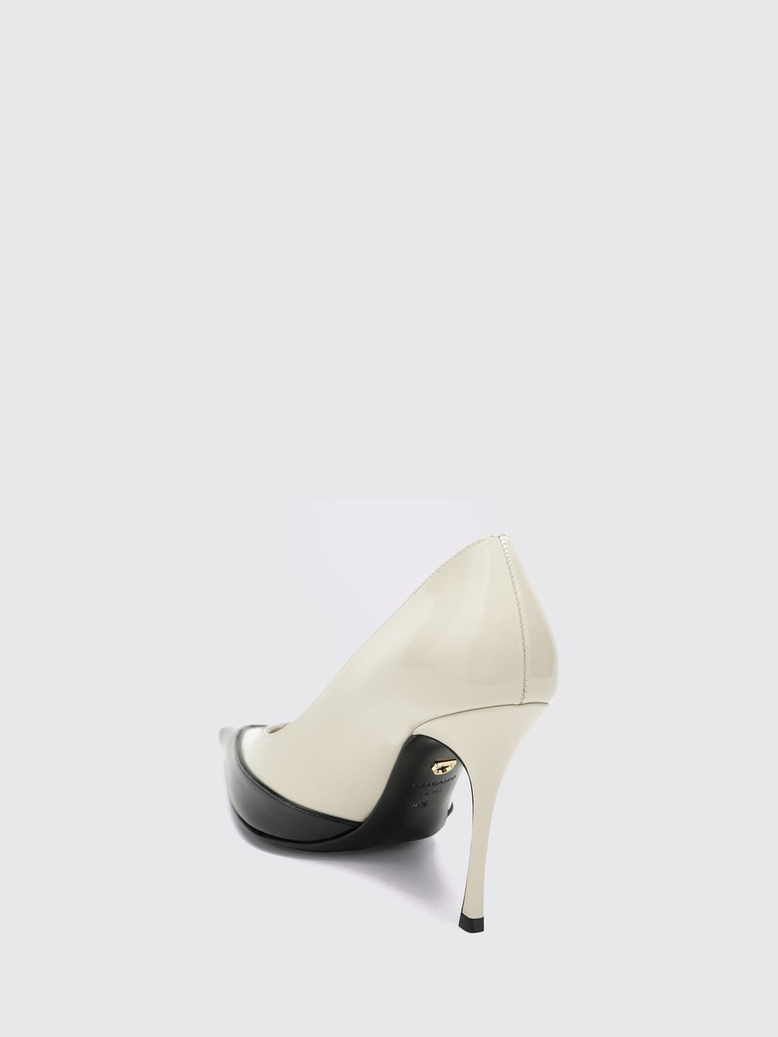 FERRAGAMO PUMPS: Zweifarbige spitze Pumps Ferragamo aus Lackleder mit Stiletto-Absatz, Weiß - Img 2