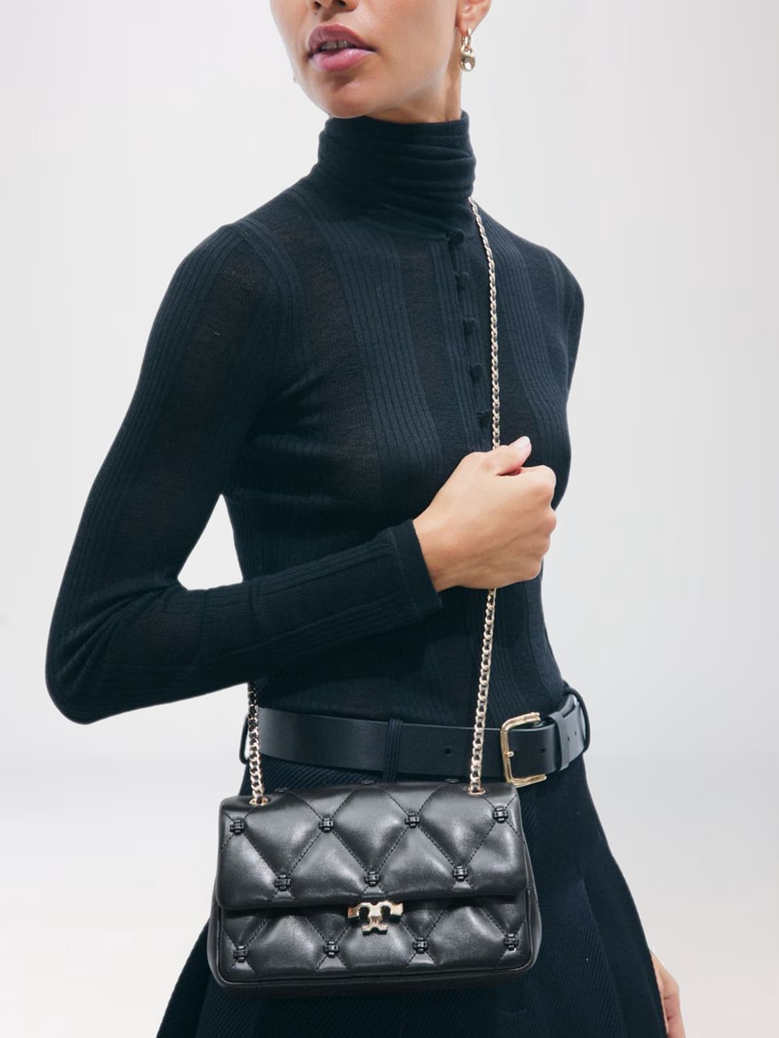 TORY BURCH МИНИ-СУМКА: Стеганая мини-сумка Bunny Knot Tory Burch из шагреневой телячьей кожи, Черный - Img 2