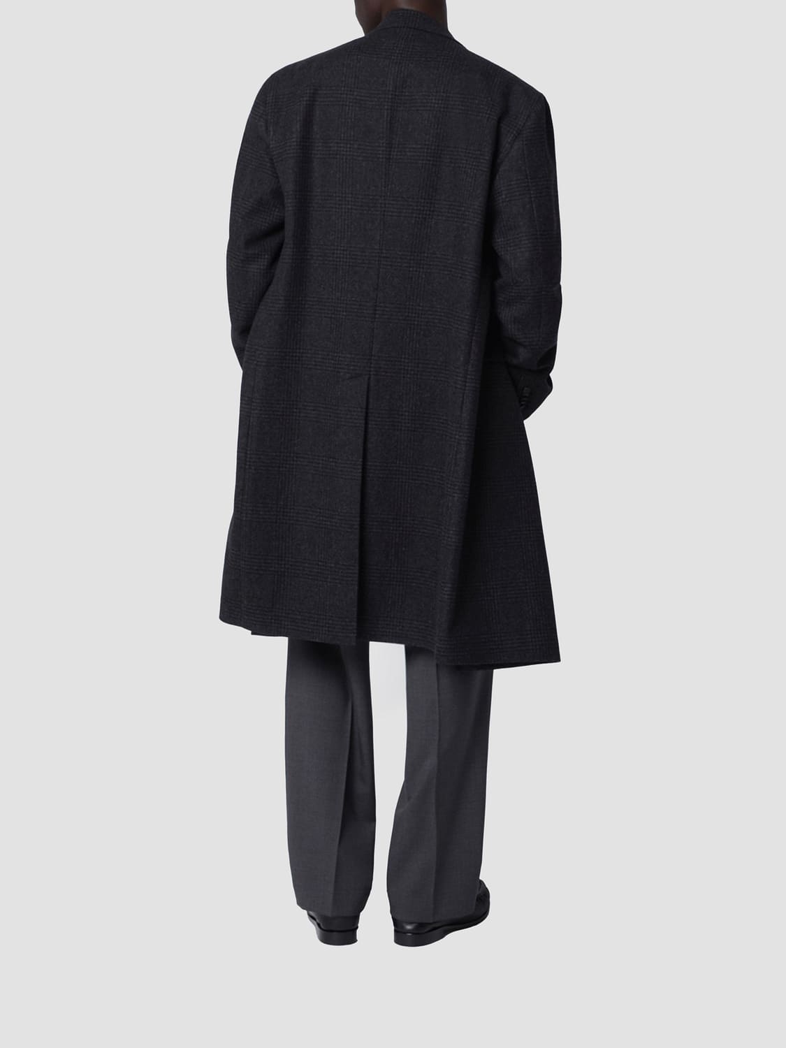 TAGLIATORE COAT: Tagliatore Knee-Length Double-Breasted Coat in Pure Virgin Wool with Lapels, Black - Img 2