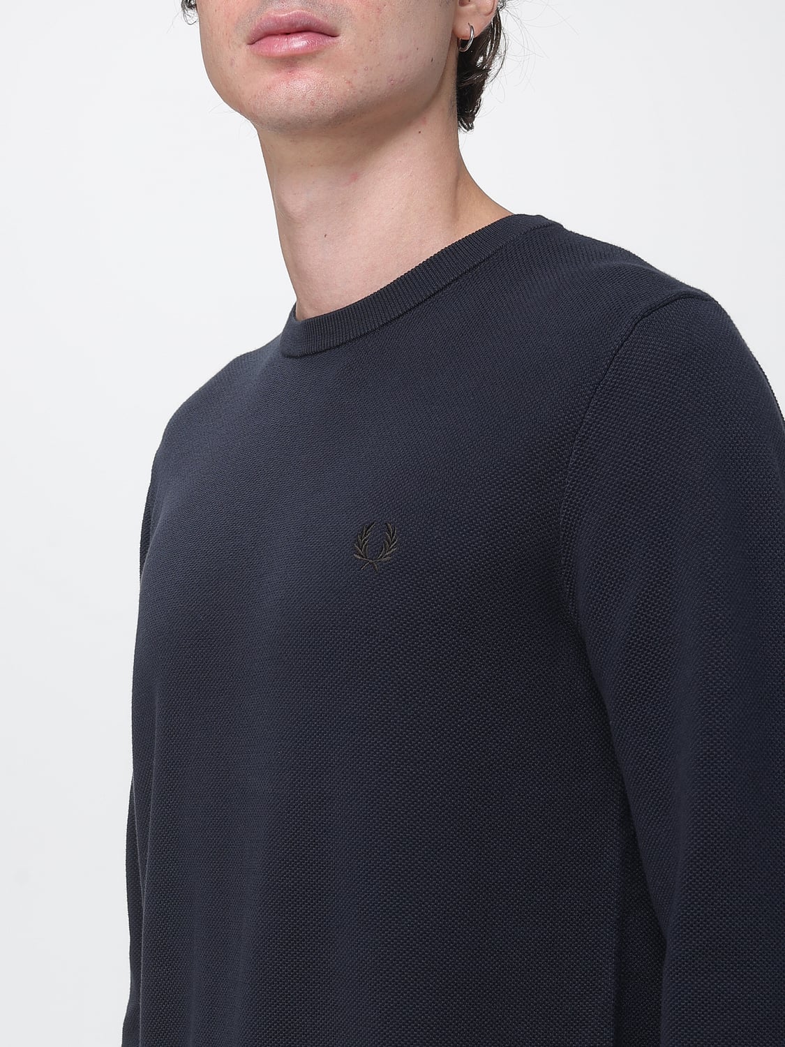FRED PERRY SWEATSHIRT: Baumwollpullover Fred Perry mit Rundhalsausschnitt und Ton-in-Ton-Sticklogo, Navy - Img 3