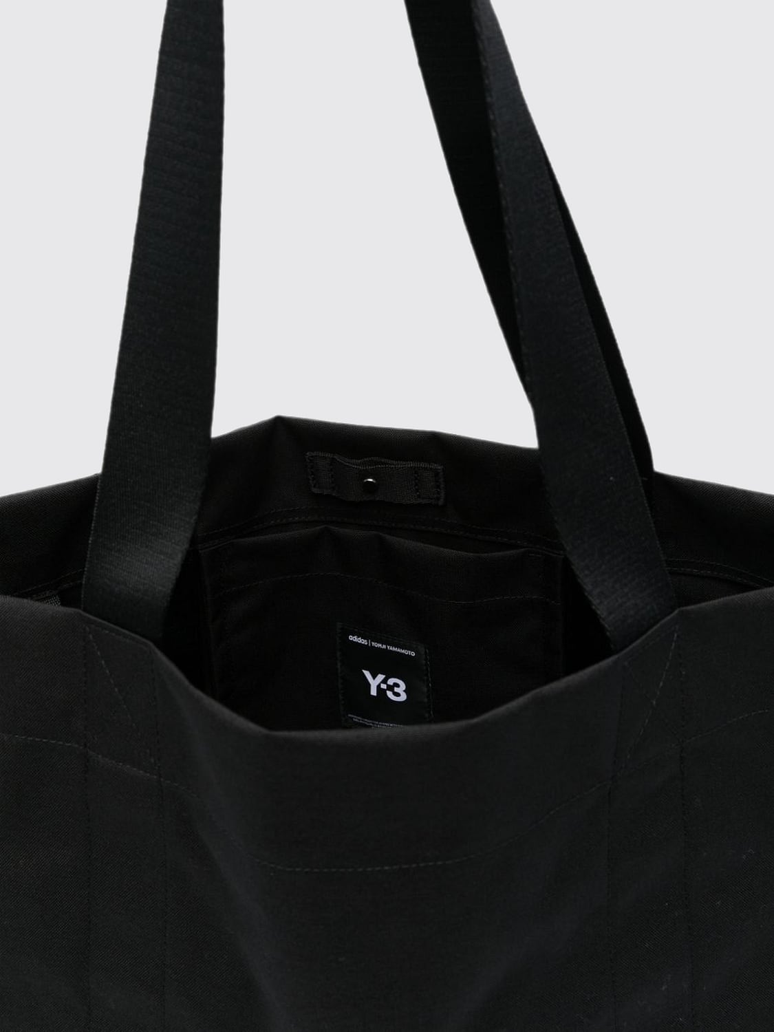 Y-3 TRAGETASCHE: Schwarze Polyamid-Tragetasche von Y-3 mit doppeltem Griff und tonalem Logo, Schwarz - Img 5
