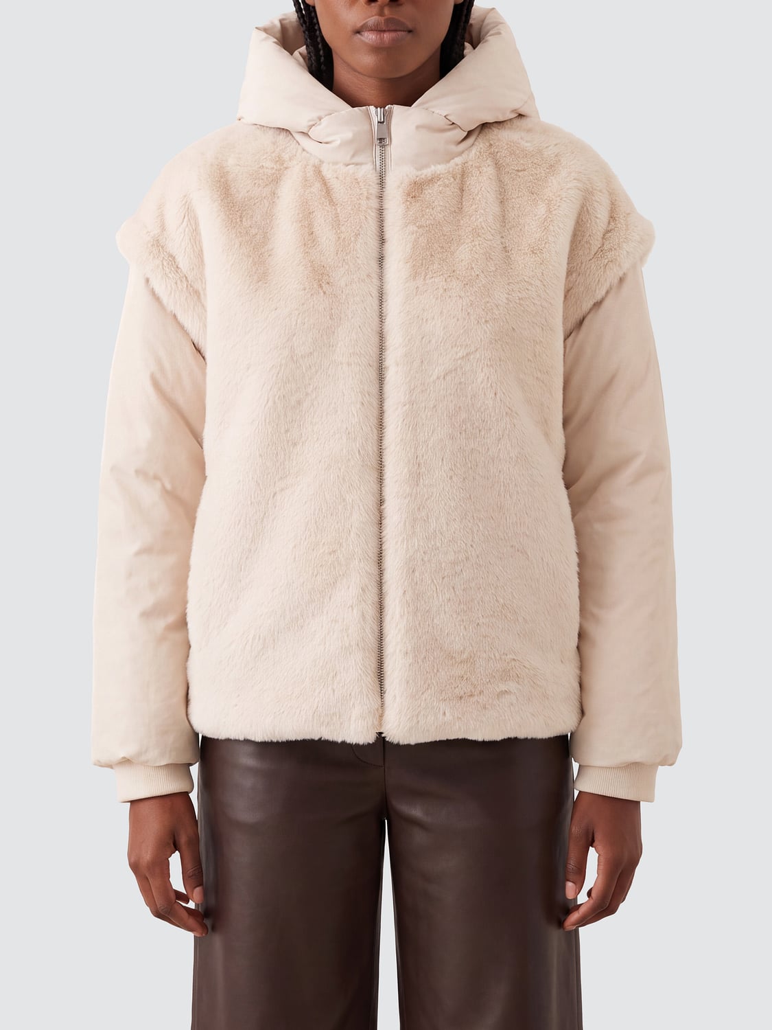 ESSENTIEL ANTWERP ШУБА: Короткая куртка Essentiel Antwerp из искусственного меха с капюшоном, Бежевый - Img 1