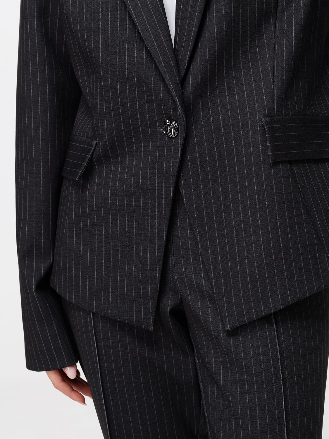 JOSEPH RIBKOFF CHAQUETA: Blazer corto de raya diplomática Joseph Ribkoff con hombreras, Fantasía - Img 3
