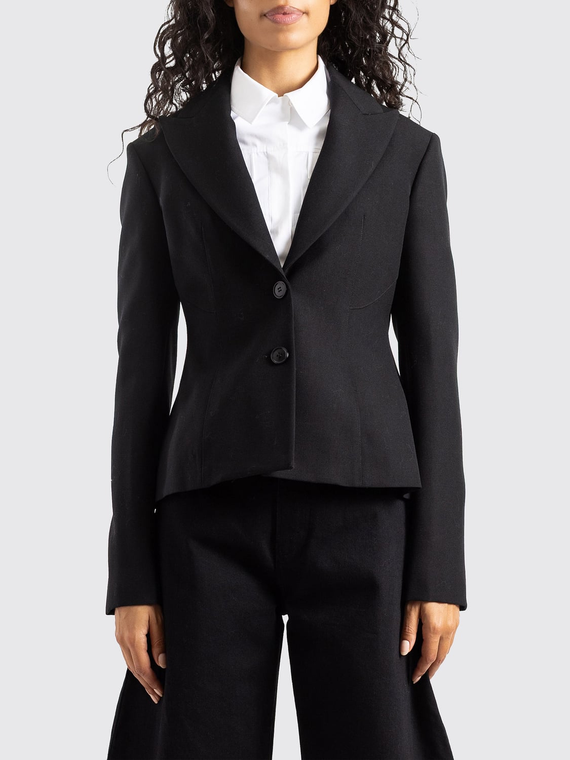 ALAÏA CHAQUETA: Blazer corto de botonadura sencilla Alaïa en pura lana con dos botones, Negro - Img 1