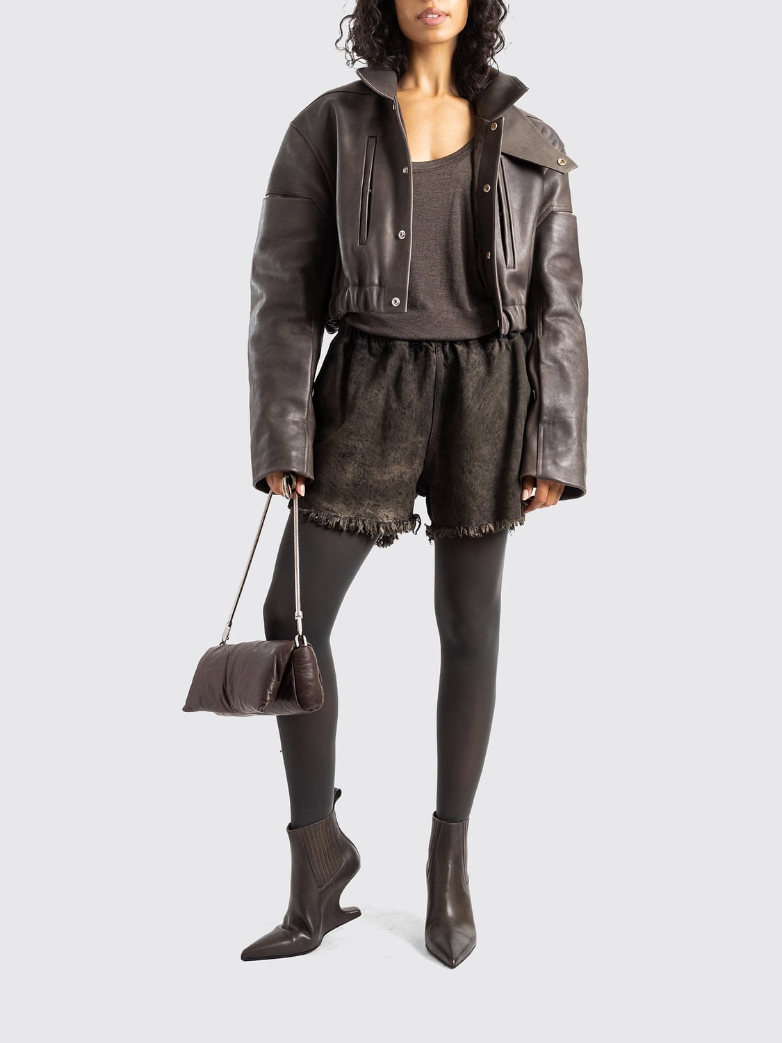 RICK OWENS JACKE: Cropped Lederbomberjacke von Rick Owens aus Kalbsleder mit Trichterkragen, Schwarz - Img 2