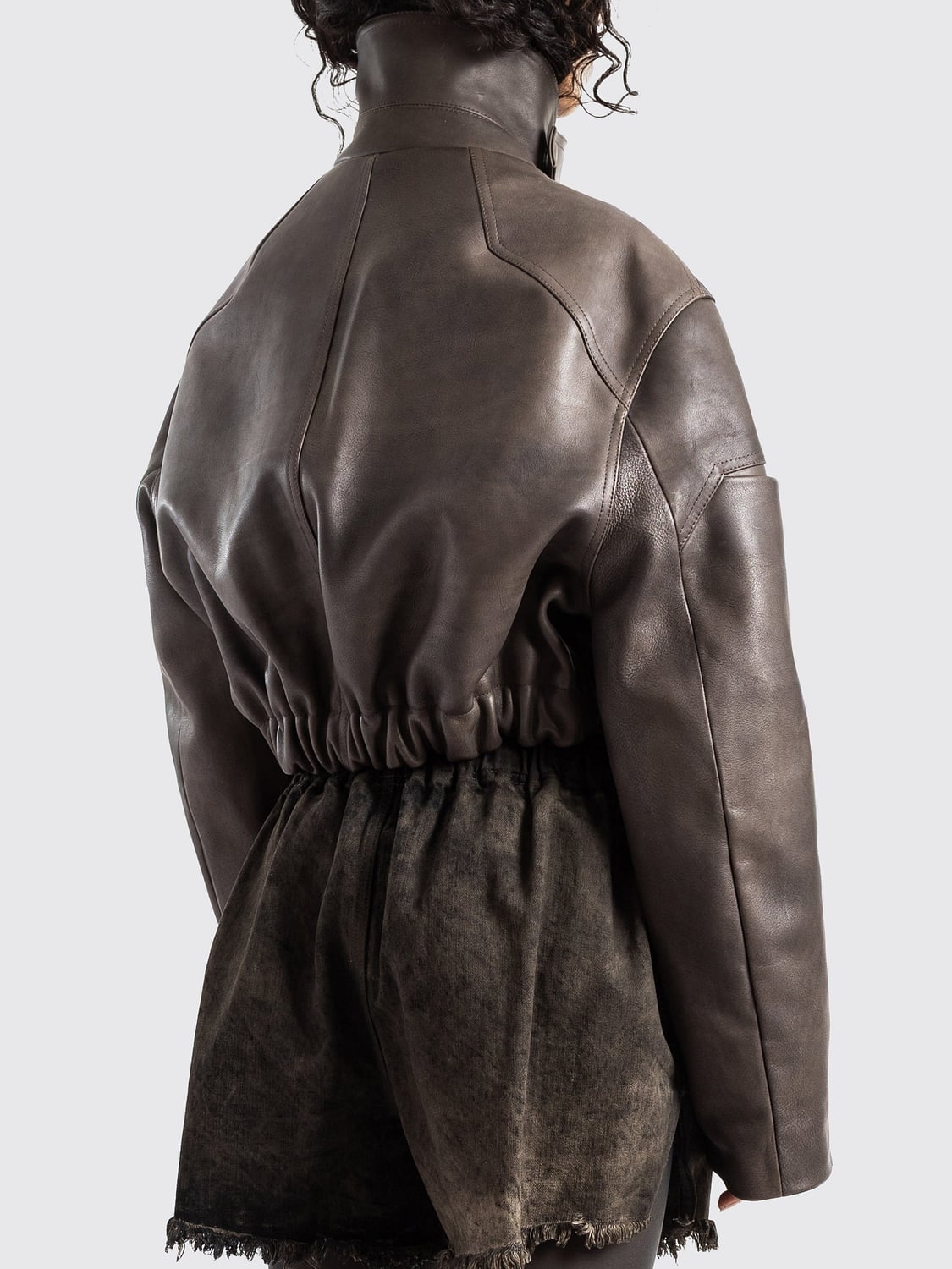 RICK OWENS JACKE: Cropped Lederbomberjacke von Rick Owens aus Kalbsleder mit Trichterkragen, Schwarz - Img 3