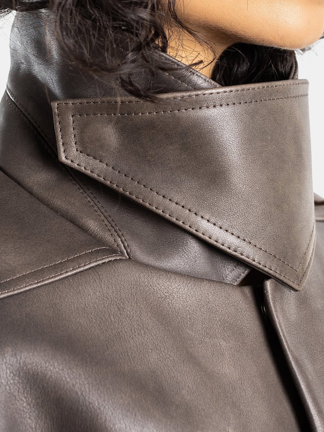 RICK OWENS JACKE: Cropped Lederbomberjacke von Rick Owens aus Kalbsleder mit Trichterkragen, Schwarz - Img 4