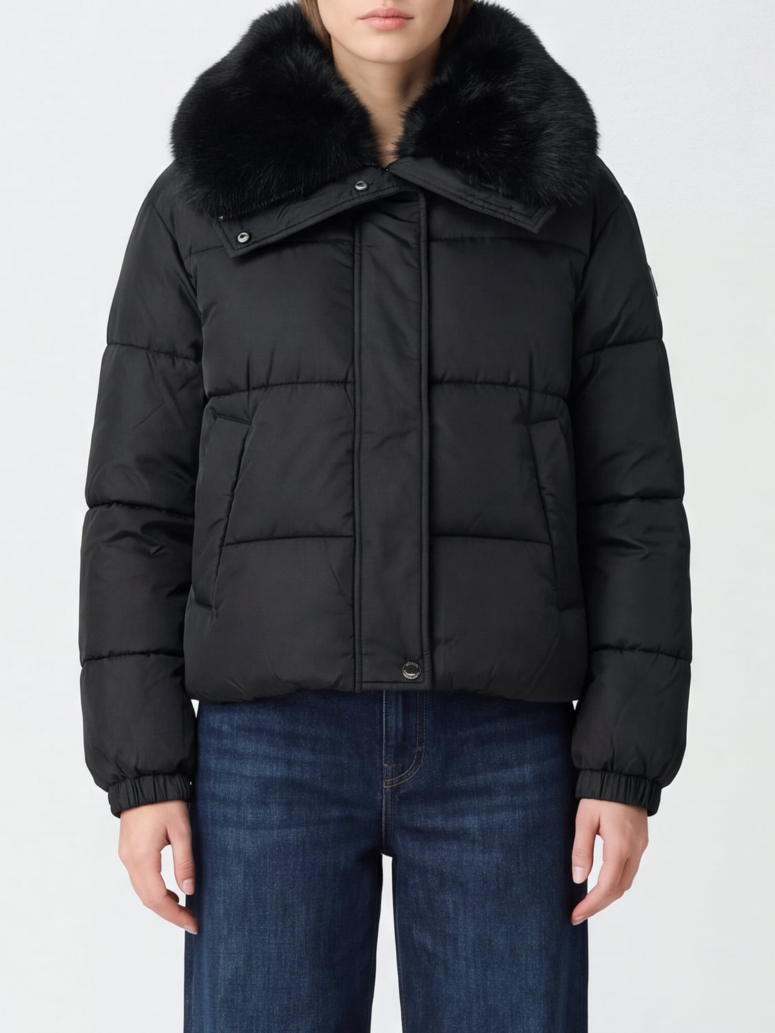 MICHAEL KORS JACKE: Kurze Stepp-Daunenjacke Michael Kors aus Nylon mit Kunstpelzkragen, Schwarz - Img 1