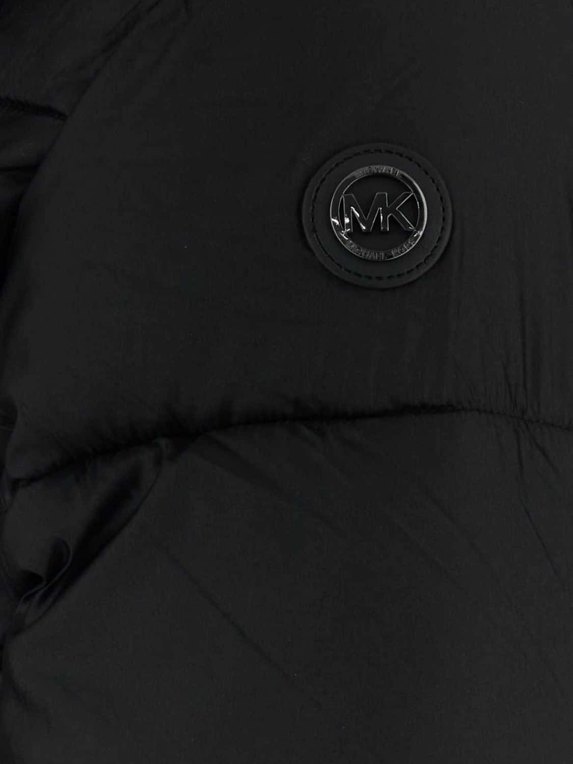 MICHAEL KORS JACKE: Kurze Stepp-Daunenjacke Michael Kors aus Nylon mit Kunstpelzkragen, Schwarz - Img 4