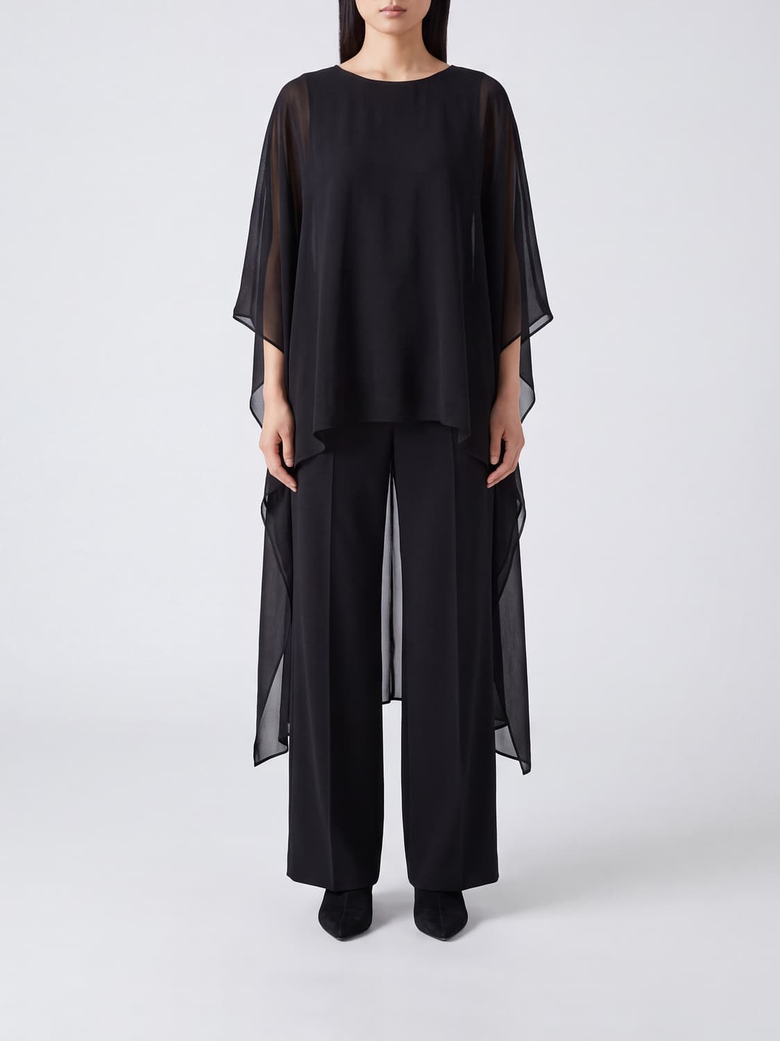 ALMADA LABEL TOP: Asymmetrisches Chiffon-Top von Almada Label mit langen Ärmeln und Rundhalsausschnitt, Schwarz - Img 1
