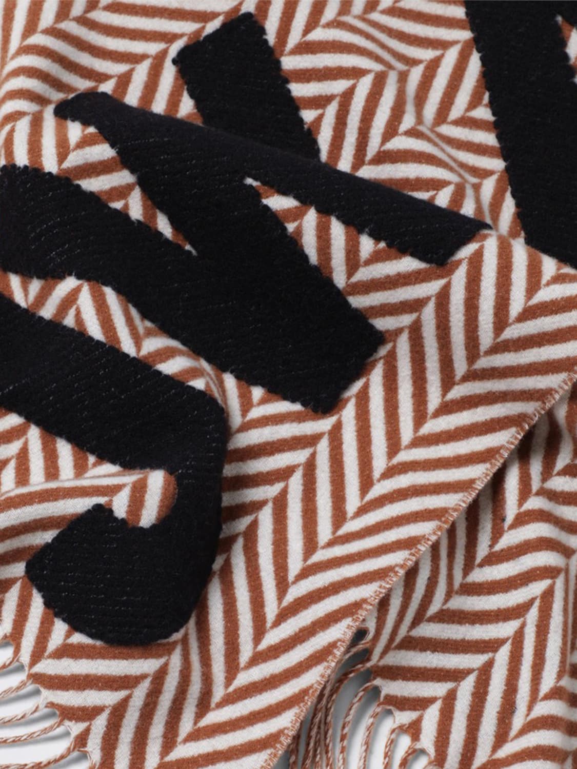 JW ANDERSON SCHAL: Wollschal Jw Anderson mit Chevron-Muster und Kontrastlogo, Bunt - Img 3