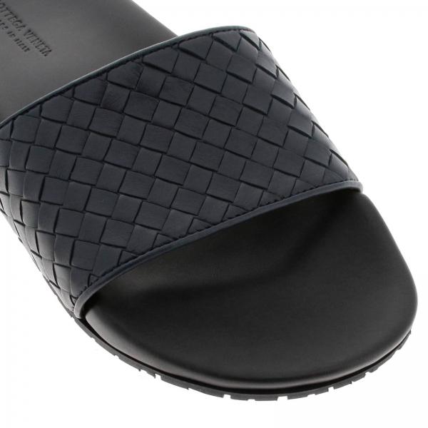 BOTTEGA VENETA: Sandalo a ciabatta in pelle con lavorazione intrecciata e  plantare in gomma - Nero | Sandali Bottega Veneta 440171 VT030 GIGLIO.COM