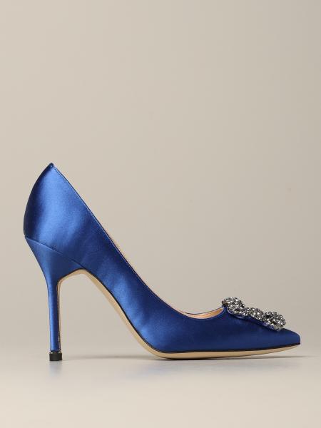 Bombas de satén Hangisi Manolo Blahnik con hebilla de diamantes de imitación ahumados