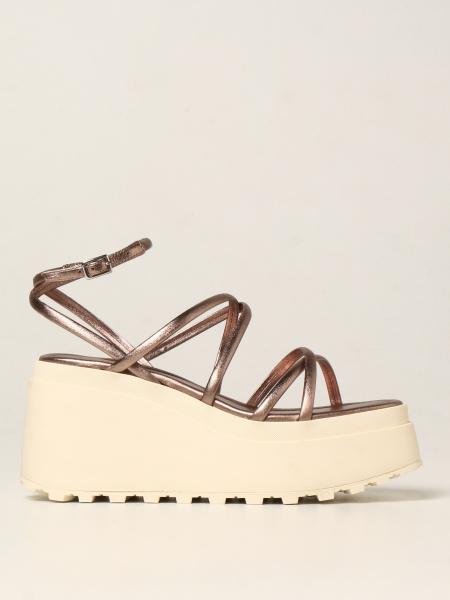 Show Vic Matiè wedge sandals in leather