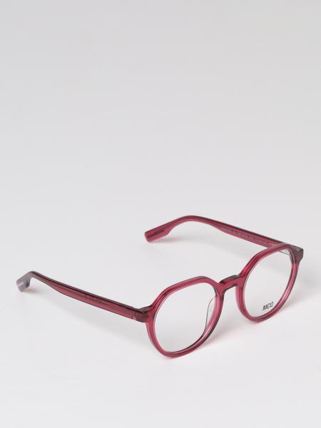 Mcq: Glasses woman Mcq
