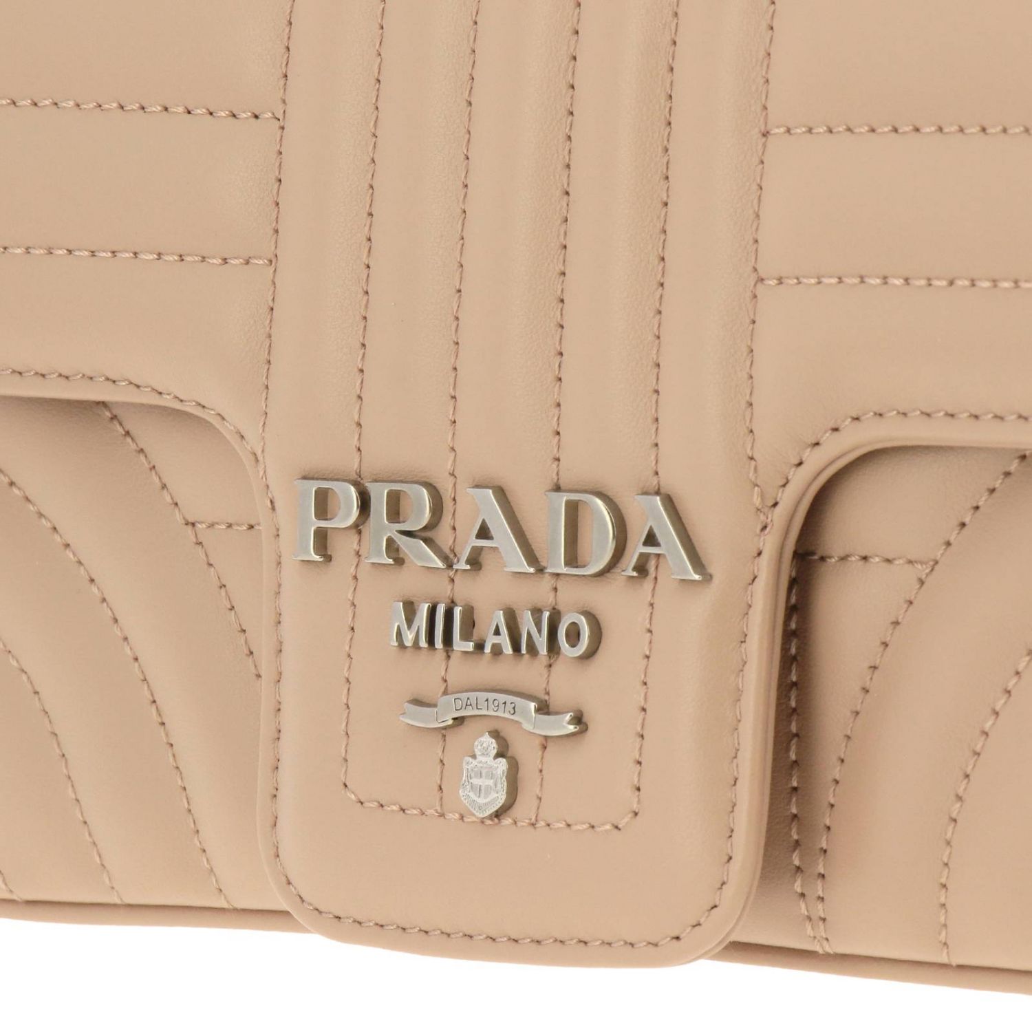 prada quilted bolsa with chain