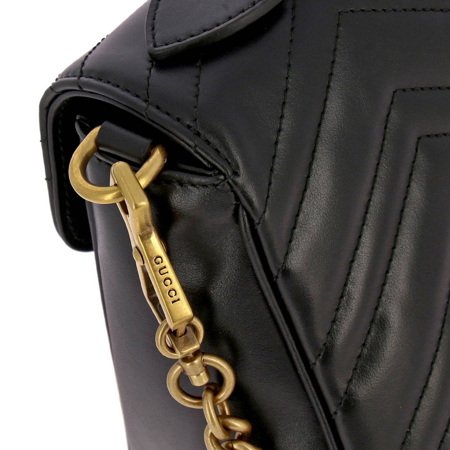 GG Marmont small Gucci bag in quilted leather with shoulder strap